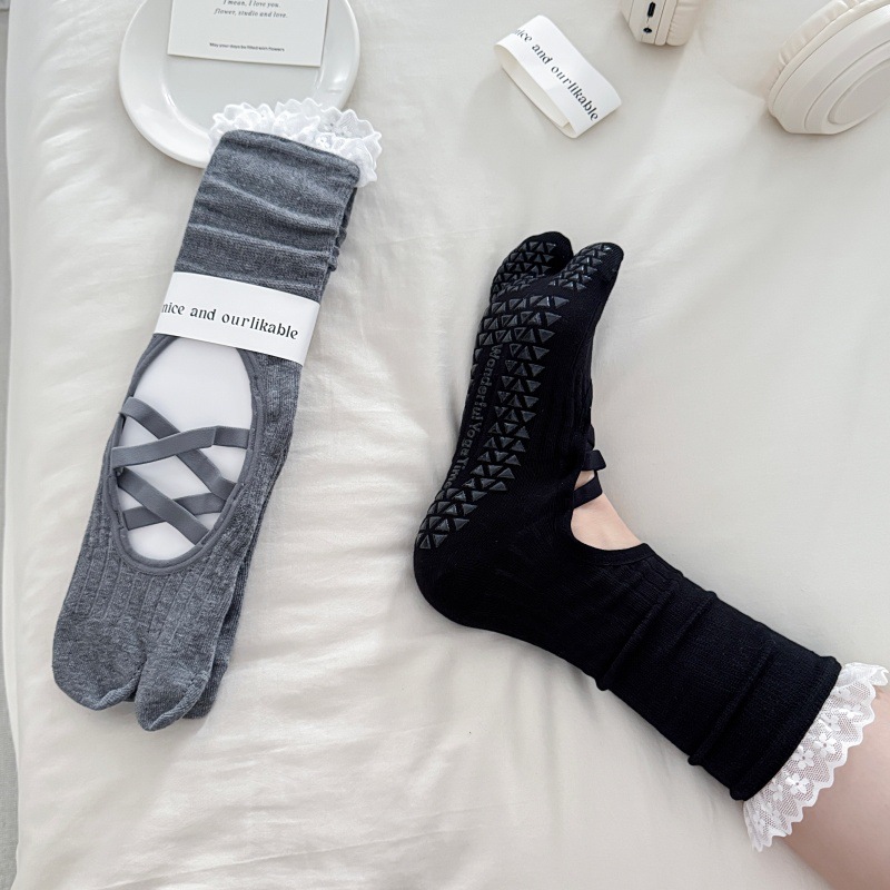 جوارب يوغا نسائية بتصميم مفتوح - مراجعة Pilates & Yoga Reversible Mockneck Sweatshirt وسعره