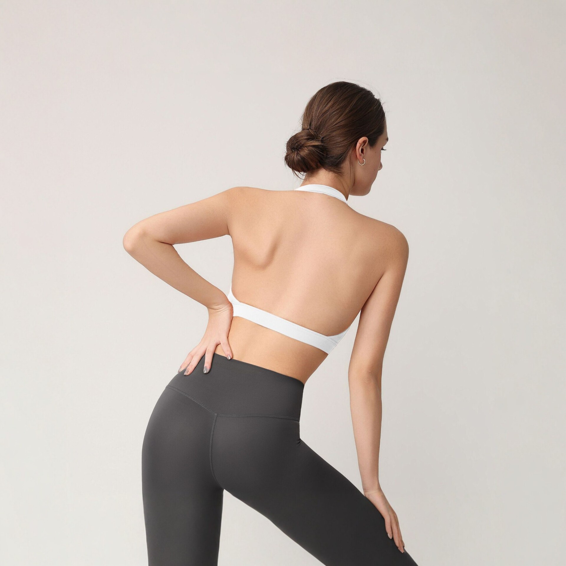 حمالة صدر رياضية نسائية بتصميم - مراجعة Pilates Yoga Top وسعره